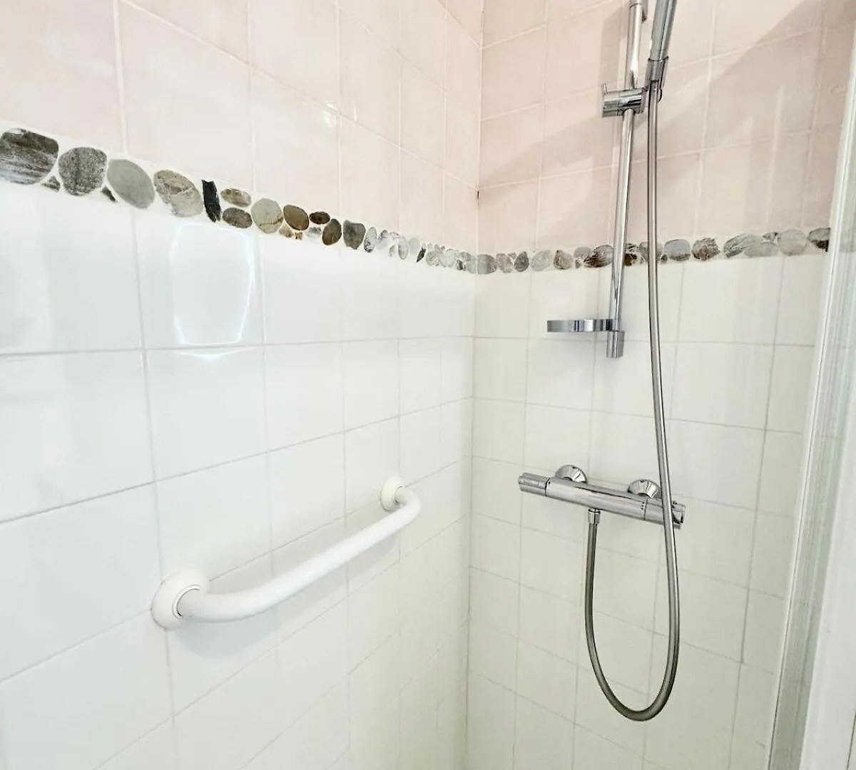 Studio Cosy Neuf Vue Mer Jardin Et Terrasse Guidel 0*,  Fransa
